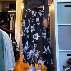 Chic Black and White Floral Maxi Skirt